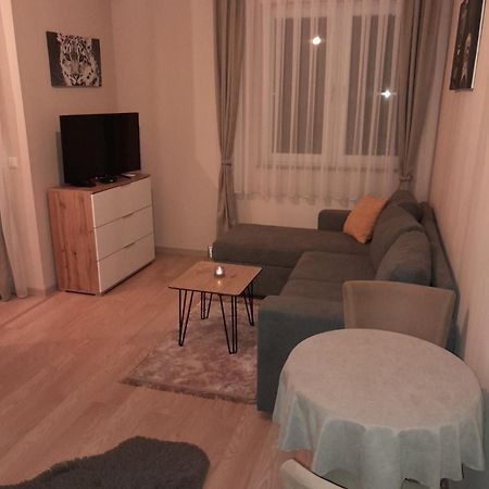Gray Apartament 2 Pristina Buitenkant foto