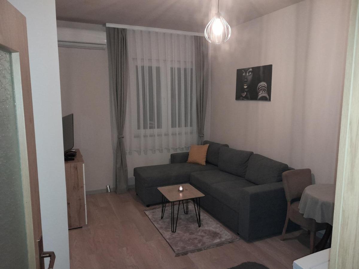 Gray Apartament 2 Pristina Buitenkant foto