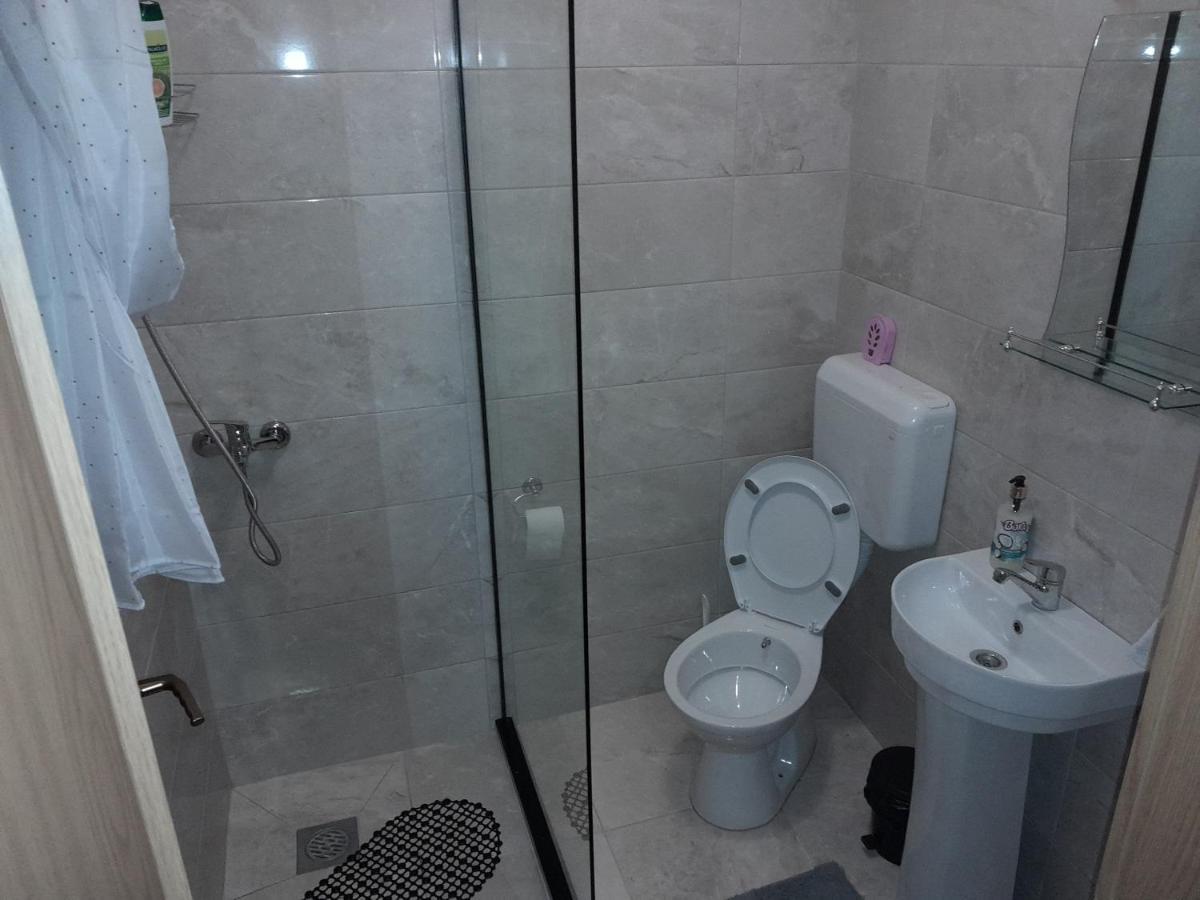 Gray Apartament 2 Pristina Buitenkant foto