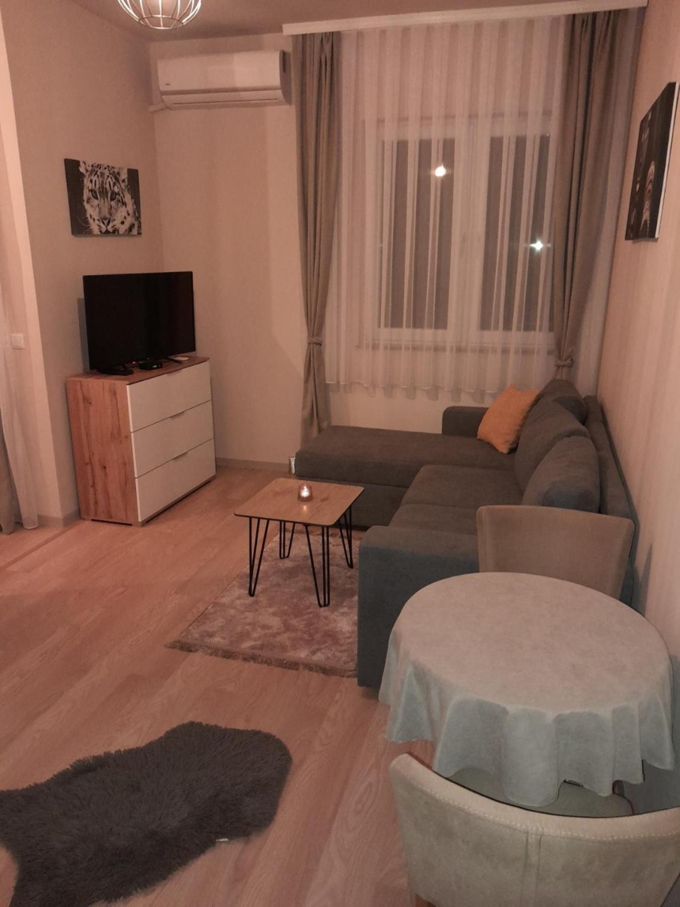 Gray Apartament 2 Pristina Buitenkant foto